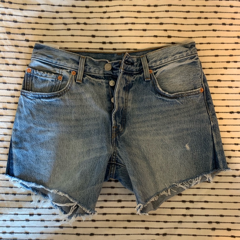 LEVI JEAN SHORTS
